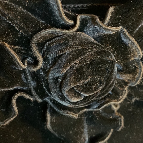 VICKY VALERE top - Picture 4 of 5